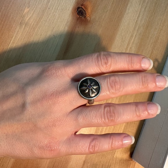 Sterling ring with an amethyst stone - Picture 2 of 4